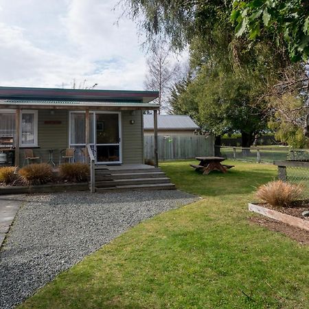 Accommodation Fiordland The Bach - One Bedroom Cottage At 226B Milford Road Te Anau Kültér fotó
