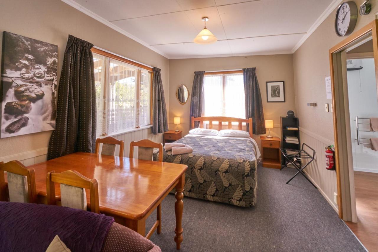 Accommodation Fiordland The Bach - One Bedroom Cottage At 226B Milford Road Te Anau Kültér fotó