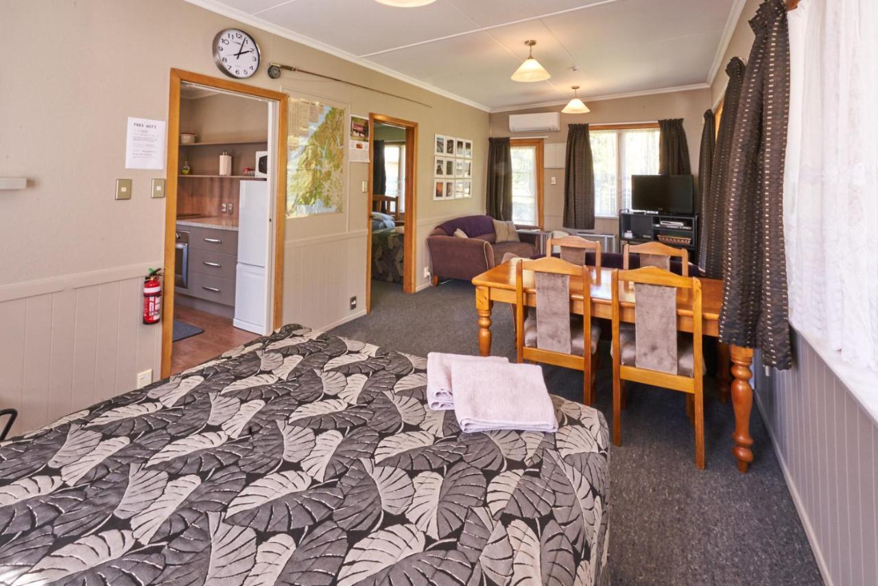 Accommodation Fiordland The Bach - One Bedroom Cottage At 226B Milford Road Te Anau Kültér fotó