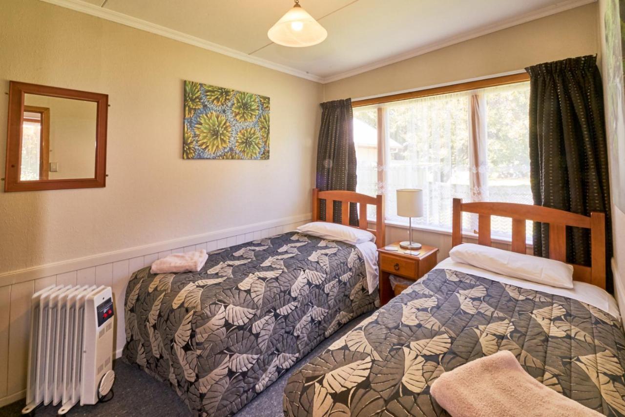 Accommodation Fiordland The Bach - One Bedroom Cottage At 226B Milford Road Te Anau Kültér fotó
