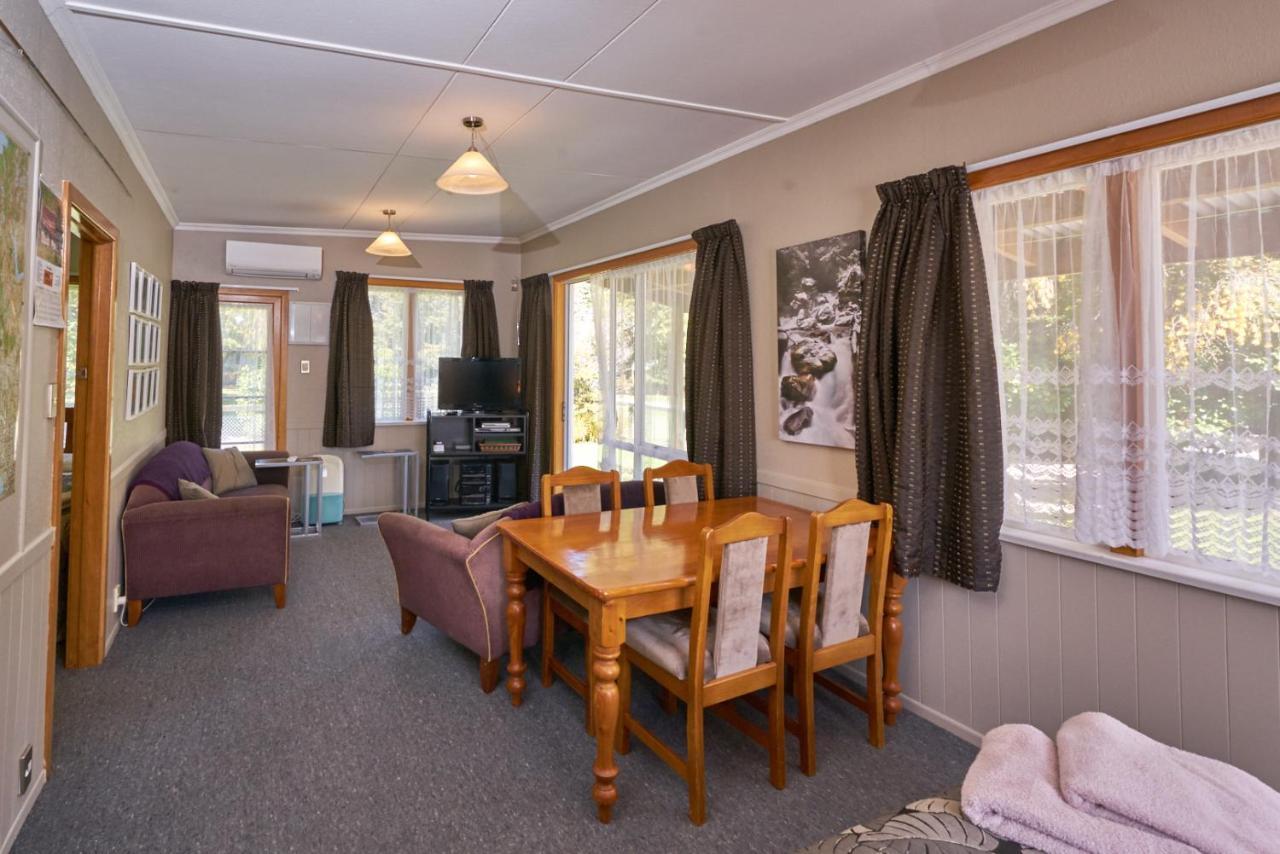 Accommodation Fiordland The Bach - One Bedroom Cottage At 226B Milford Road Te Anau Kültér fotó